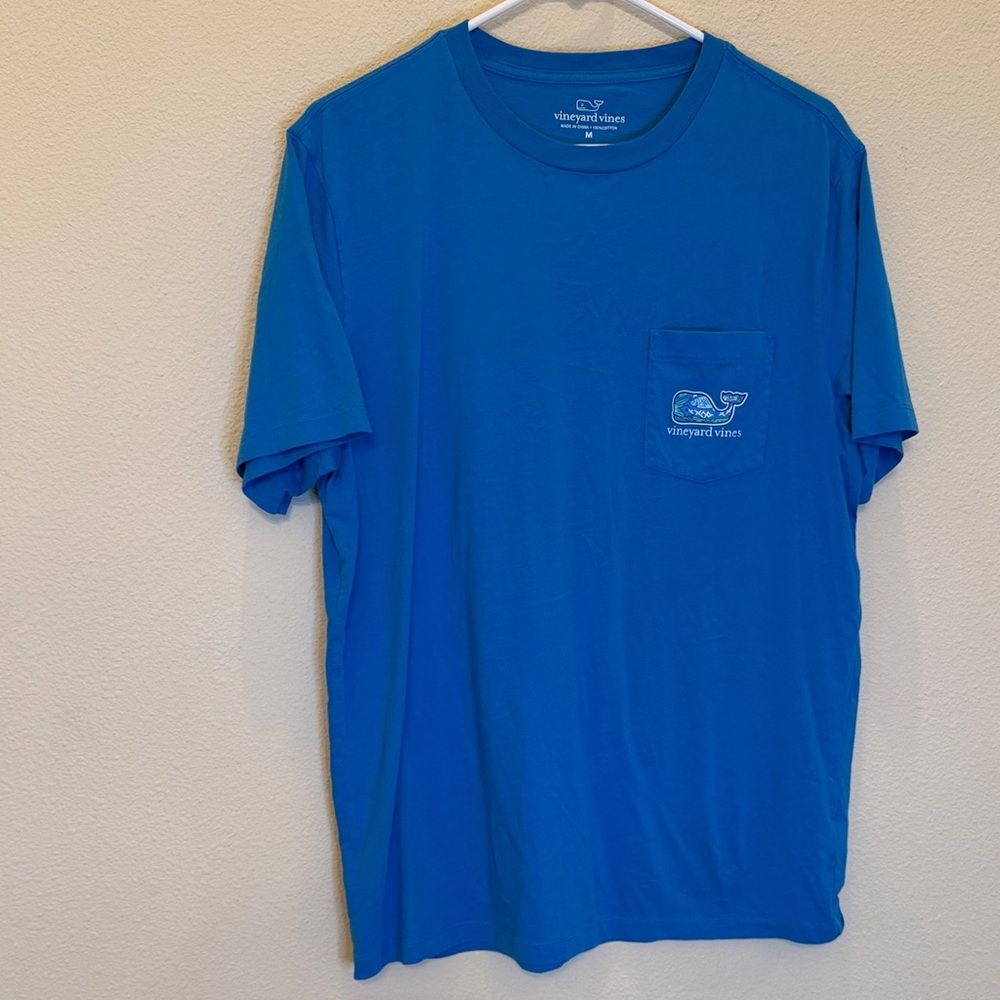 Vineyard Vines Unisex Short-Sleeve Pocket Tee in Bright Blue Size Medium